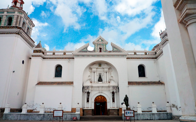  Conoce la historia religiosa Basílica de la Señora Copacabana o Virgen Morena