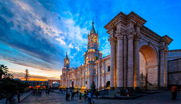 arequipa-tour-plaza-armas