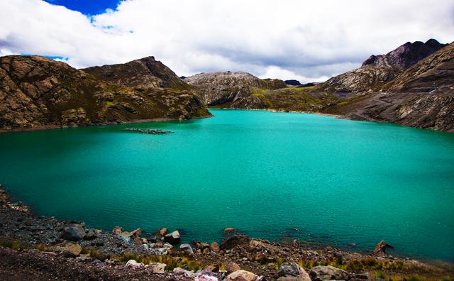  Be amazed by the incredible natural beauty of the Seven Colors Lagoon 