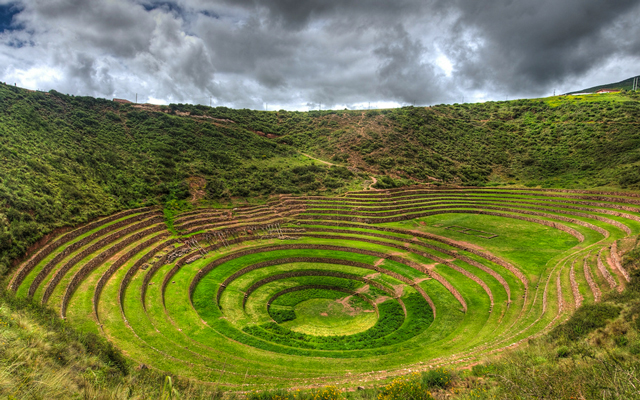 Los misteriosos Andenes de Moray y las Salineras de Maras