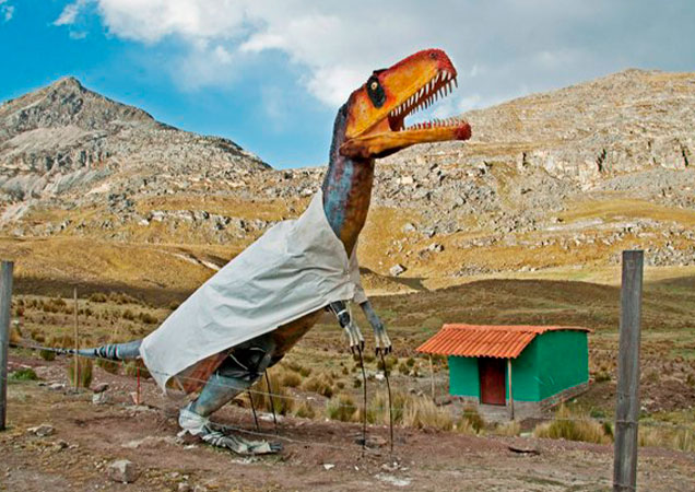 dinosaurio-escultura-peru-arequipa-tour