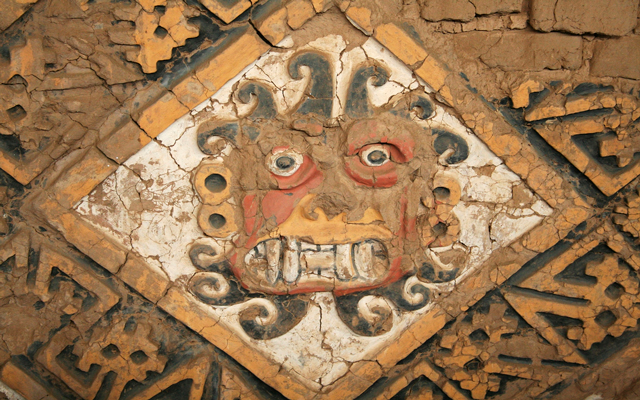  Conoce el centro administrativo y religioso de la cultura Moche: Las Huacas del Sol y de la Luna