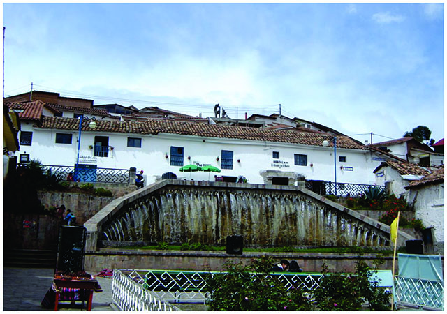 plaza y pileta del Barrio de San Blas