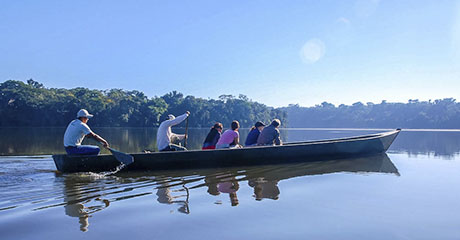 Viaje por el rio Amazonas en bote Viaje por el rio Amazonas en bote